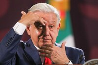 AMLO ‘le saca’ a opinar sobre la relección de ‘Alito’ Moreno en el PRI
