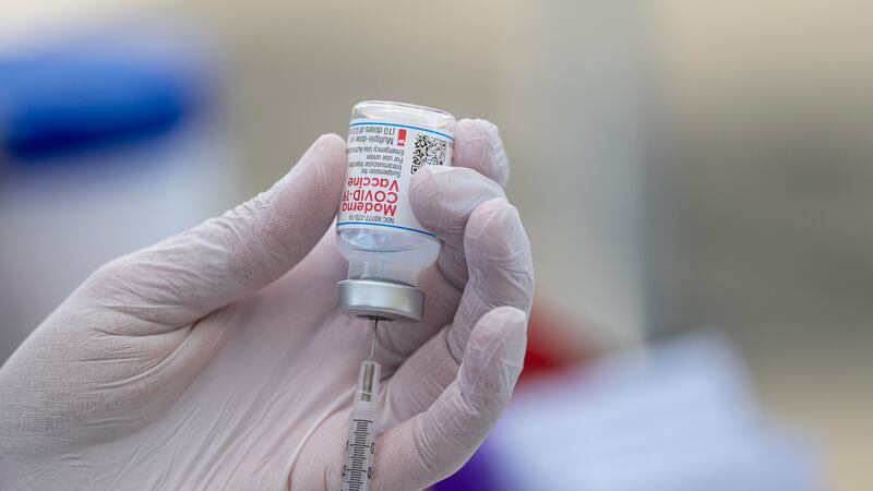 La Unión Europea planea abrir sus puertas a turistas estadounidenses vacunados este verano: NYT