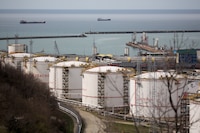 Rusia busca venganza: Recortará producción de petróleo en represalia por sanciones de la UE