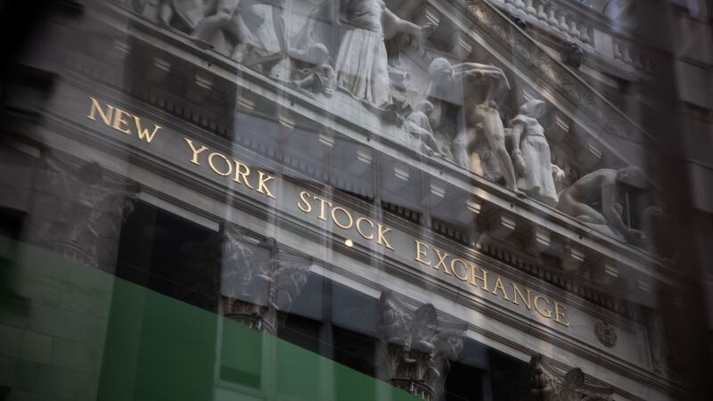 Wall Street ‘batalla’ al cierre de este jueves ante revisión del PIB en EU