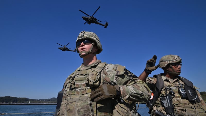 Kim Jong-un aumenta la tensión: Lanza 10 misiles, el mayor bombardeo de la historia