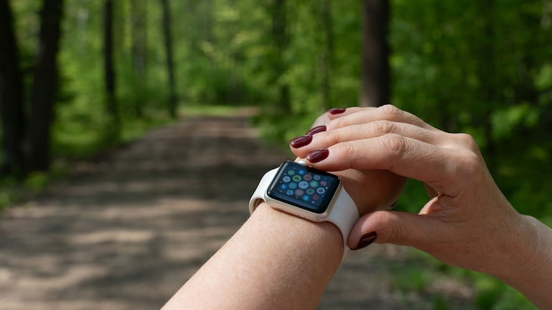Apple Watch tiene nuevo rival: ¿Cómo es el Fitbit Air, el reloj inteligente de Google de 100 dólares?