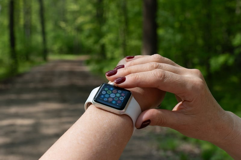 Apple Watch tiene nuevo rival: ¿Cómo es el Fitbit Air, el reloj inteligente de Google de 100 dólares?
