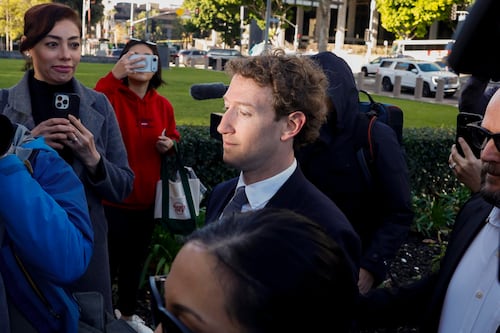 Zuckerberg le entra al gas natural: Construirá 7 plantas para alimentar centros de IA de Meta