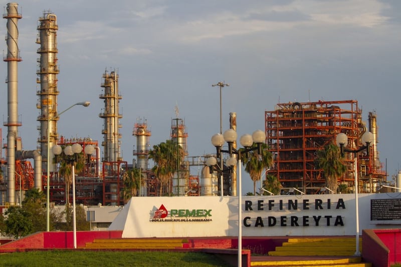 Nuevo director de Pemex ‘presume’ 5 trimestres de producción petrolera estable; así es cómo lo logró
