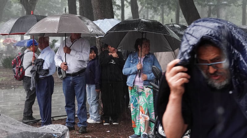 Prepárate para el ‘aguacero’ en CDMX: Activan doble alerta por lluvias intensas y granizo este viernes