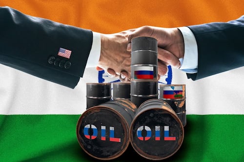 Cierre del Estrecho de Ormuz ‘presiona’ a Trump: EU da licencia a India para comprar petróleo ruso