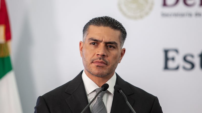 Lanza García Harfuch plan contra la extorsión; va por operativos en cárceles