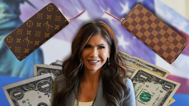 ¿Cuánto cuesta la cartera LV que llevaba Kristi Noem, secretaria de Seguridad de EU, en su bolso robado?