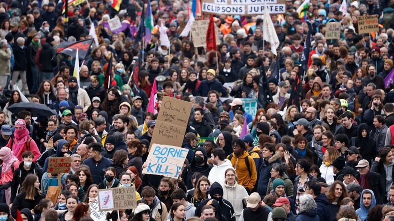 Protestas en Francia: Trabajadores vuelven a tomar calles pero Macron no cede