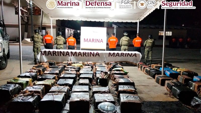Interceptan más de dos toneladas de cocaína en aguas de Oaxaca; afectación al crimen es de 4.3 millones