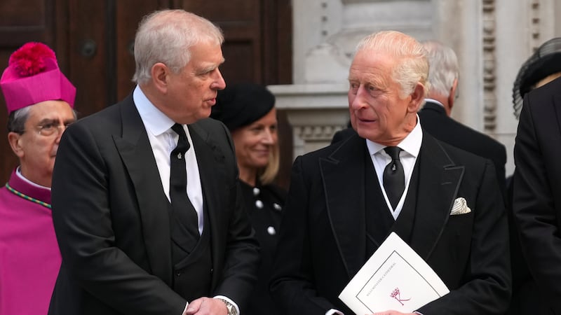 Rey Carlos III responde a arresto de su hermano Andrés: ‘Mi familia y yo seguiremos con nuestro deber’