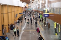 Lluvia en CDMX deja ‘manco’ al AICM: Solo hay una pista disponible para vuelos