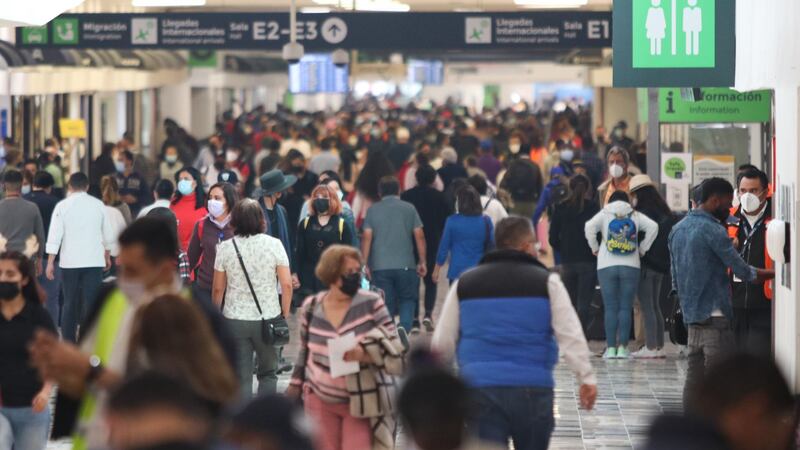 Vuelven las largas filas: AICM cierra el año con saturación y demoras