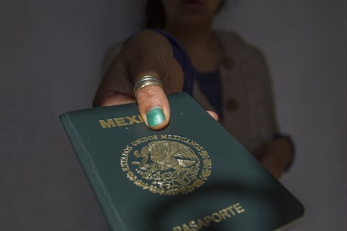Pasaporte mexicano en la mira: ¿Cuáles son los riesgos en su producción y seguridad?