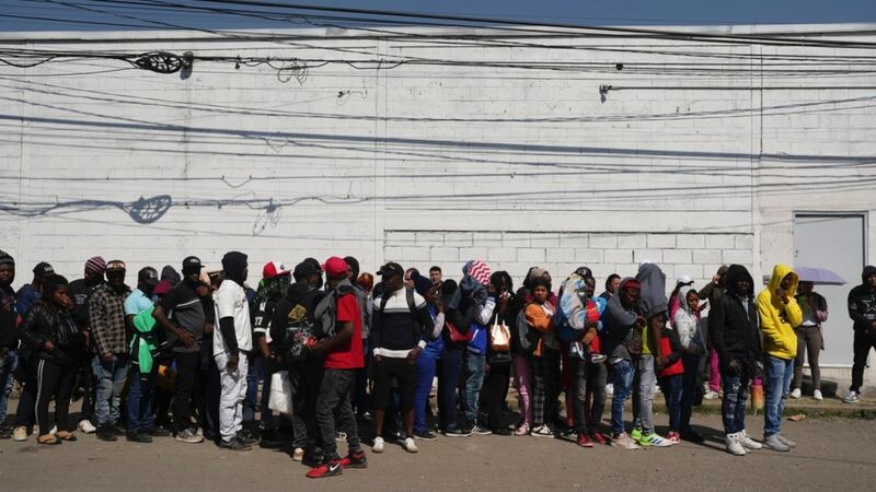 EU fortalece su frontera y migrantes optan por quedarse en México: ‘No era el plan, pero es lo que nos tocó’