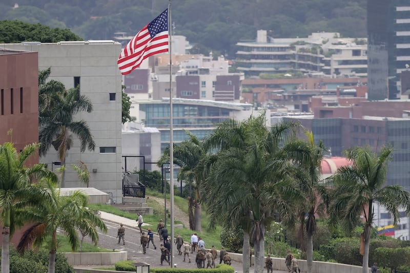 ¿Militares de EU en Venezuela otra vez? Realizan simulacro de evacuación en embajada de Caracas