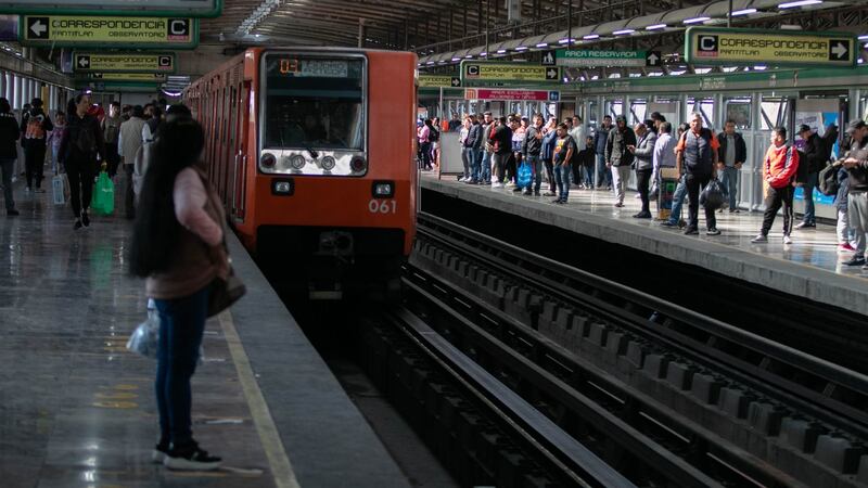 ¿Qué pasa en las Líneas B y 12 del Metro de CDMX? Usuarios reportan hasta 40 minutos de espera
