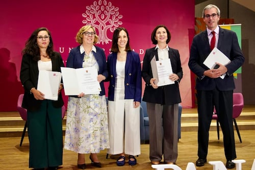 Gestación subrogada bajo debate: Especialistas de 73 países piden su abolición