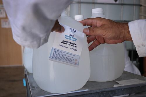 Universidad Autónoma de Yucatán y Gobierno del estado producen 29 toneladas de gel antibacterial: Foto reportaje