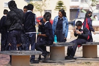 ‘Niños sin libros’: Este lunes millones de alumnos tendrán un polémico regreso a clases