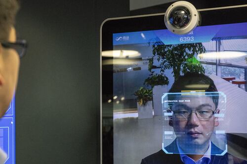 Identidad, ubicación y visitas recientes: China espía a millones de ciudadanos con reconocimiento facial
