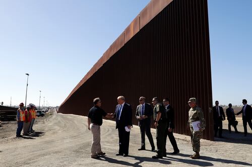 Departamento de Seguridad le pide 'una manita' al Pentágono para financiar 430 km de muro