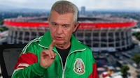 ‘Vasco’ Aguirre se molesta por cambio de hora del México vs. Inglaterra: ‘Me rompe la madre’