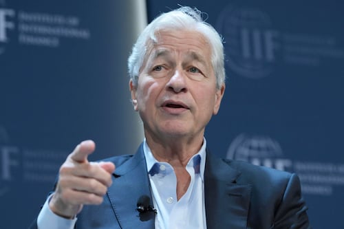 Jamie Dimon revela los planes de JP Morgan para fortalecer la economía y poder militar de EU