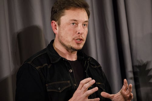 Gritos de Elon Musk y turnos en fin de semana: la historia de la producción del Model 3
