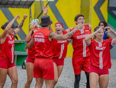 Los integrantes del Equipo Rojo de 'Exatlón México' celebran una victoria. (Foto: Cortesía TV Azteca)