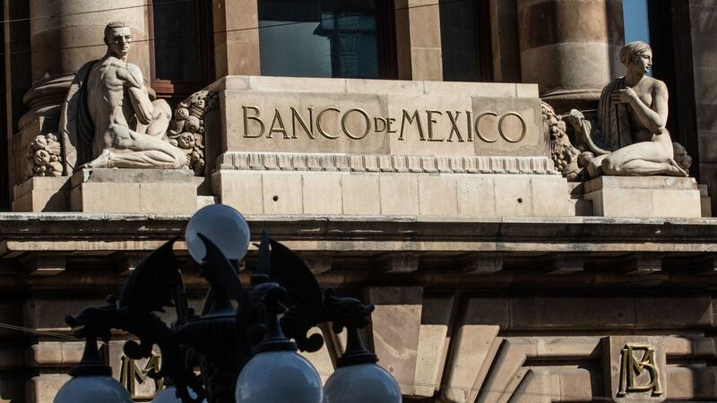 Banxico ‘patea el bote’… una vez más