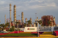 Gobierno federal ‘salva’ a Pemex de deuda: Inyecta más de 100 mil mdp en primeros seis meses de 2026