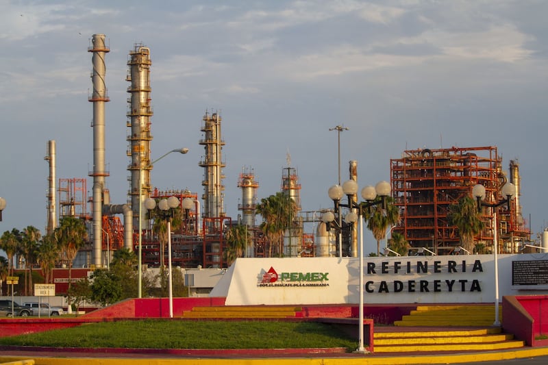 Gobierno federal ‘salva’ a Pemex de deuda: Inyecta más de 100 mil mdp en primeros seis meses de 2026