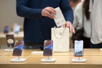 Apple enfrenta la desaceleración de ventas más larga en décadas, mientras el iPhone ‘se desploma’