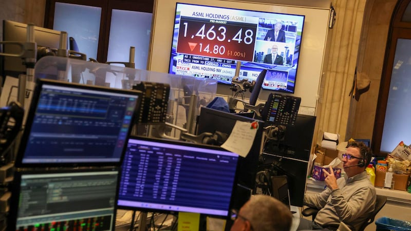 Wall Street abre en verde tras anuncio de Irán de abrir el estrecho de Ormuz