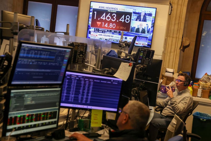 Wall Street abre en verde tras anuncio de Irán de abrir el estrecho de Ormuz