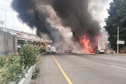 Accidente ‘paraliza’ la México-Toluca: ¿Qué tramo está cerrado HOY por choque de tráiler con camioneta?