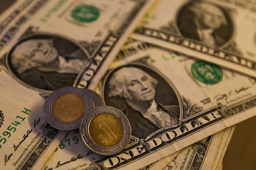 Dólar ‘se poncha’ tras alto al fuego entre EU e Irán: Peso mexicano se aprecia más de 20 centavos