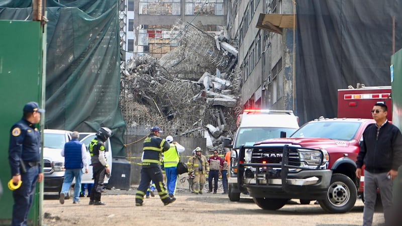 Colapsa edificio en demolición en Calzada San Antonio Abad: Confirman una persona muerta