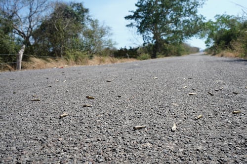 Sicarios ‘se le cuadran’ a elementos de la Fiscalía en Michoacán; hay un uniformado muerto