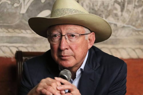 Ken Salazar responde a Sheinbaum: FBI no participó en detención del ‘Mayo’ Zambada