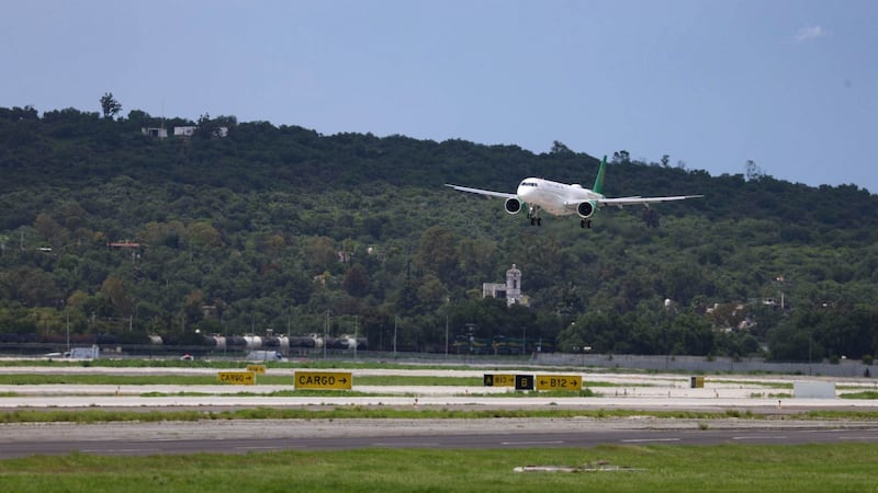 ¿Qué pasa en NY? Aeropuertos de Newark y LaGuardia suspenden vuelos y evacúan la torre de control
