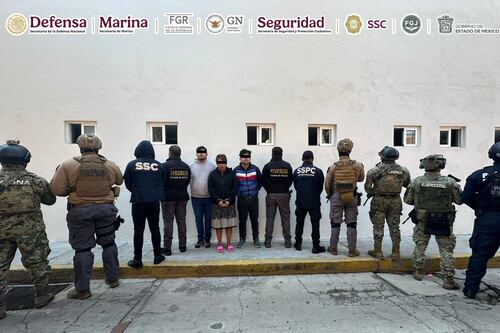 Detienen a presuntos secuestradores de migrantes peruanos en Chalco, Edomex