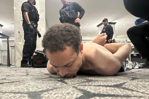 ¿De qué van a acusar a Cole Tomas Allen? Esto sabemos del proceso contra el tirador de la Casa Blanca