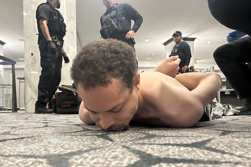 ¿De qué van a acusar a Cole Tomas Allen? Esto sabemos del proceso contra el tirador de la Casa Blanca