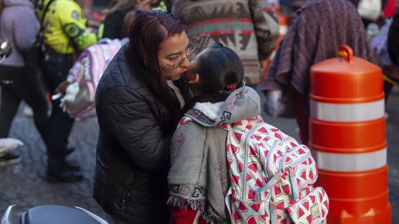 Padres de familia ‘le ponen 5′ al recorte de la SEP al ciclo escolar por el Mundial: ’Es un grave error’