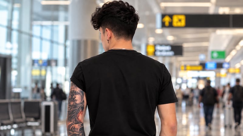 Detienen a Naim Darrechi en aeropuerto de Madrid tras denuncia de la mamá de Abelito: Esto se sabe del caso