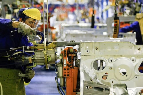 Fabricantes de autos de EU advierten sobrecostos y pérdida de empleo por aranceles