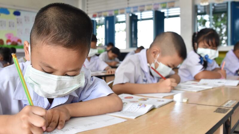 Regreso a clases: ¿Los niños deben usar cubrebocas? Especialista alerta sobre estos riesgos